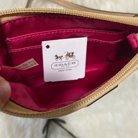 Coach Wristlet - Picture 4 of 8